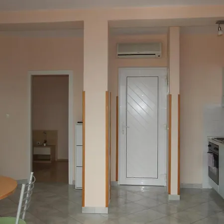 Miriam Apartment *